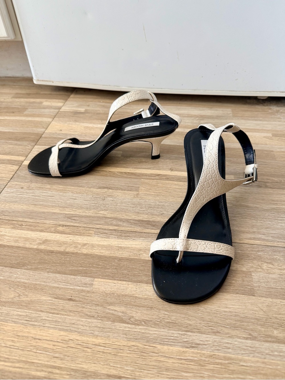 Steve Madden Luni White Thong Faux Leather Heel Sandals, Women’s 8 NWOT